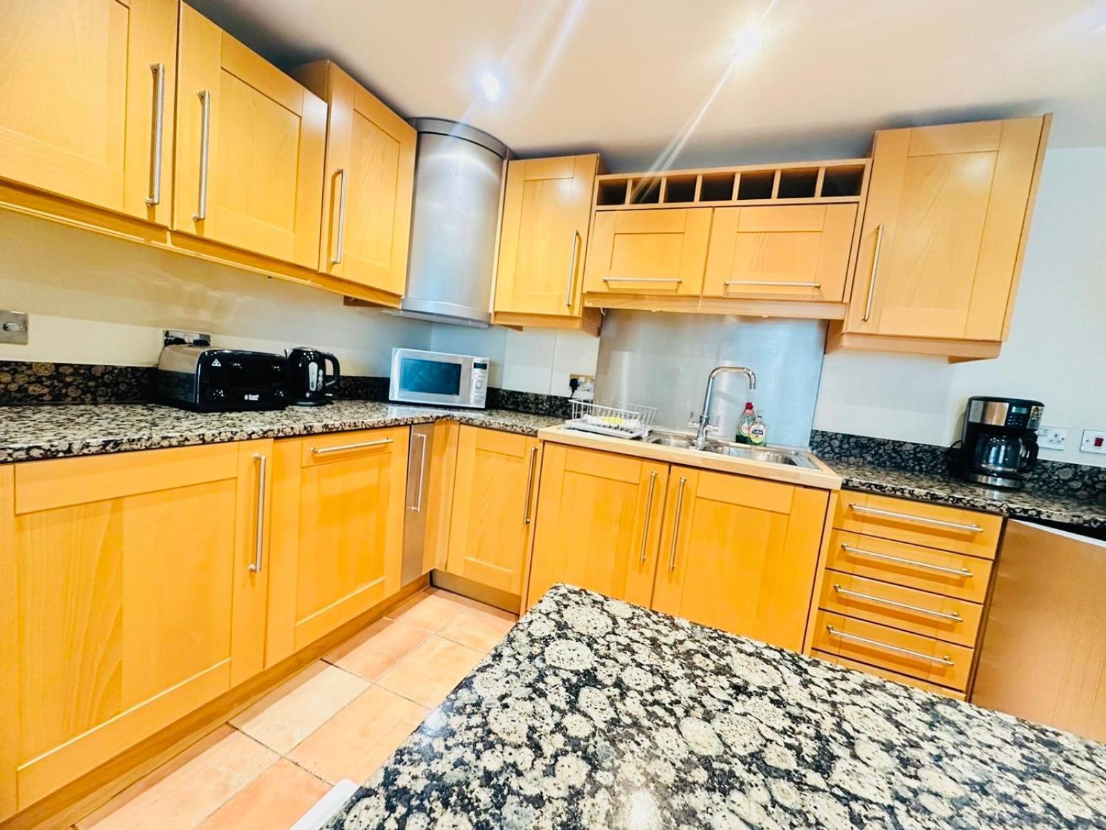 Modern 2Bed 2Bath Apartment Canary Wharf - Upto 5 Person London Exterior foto