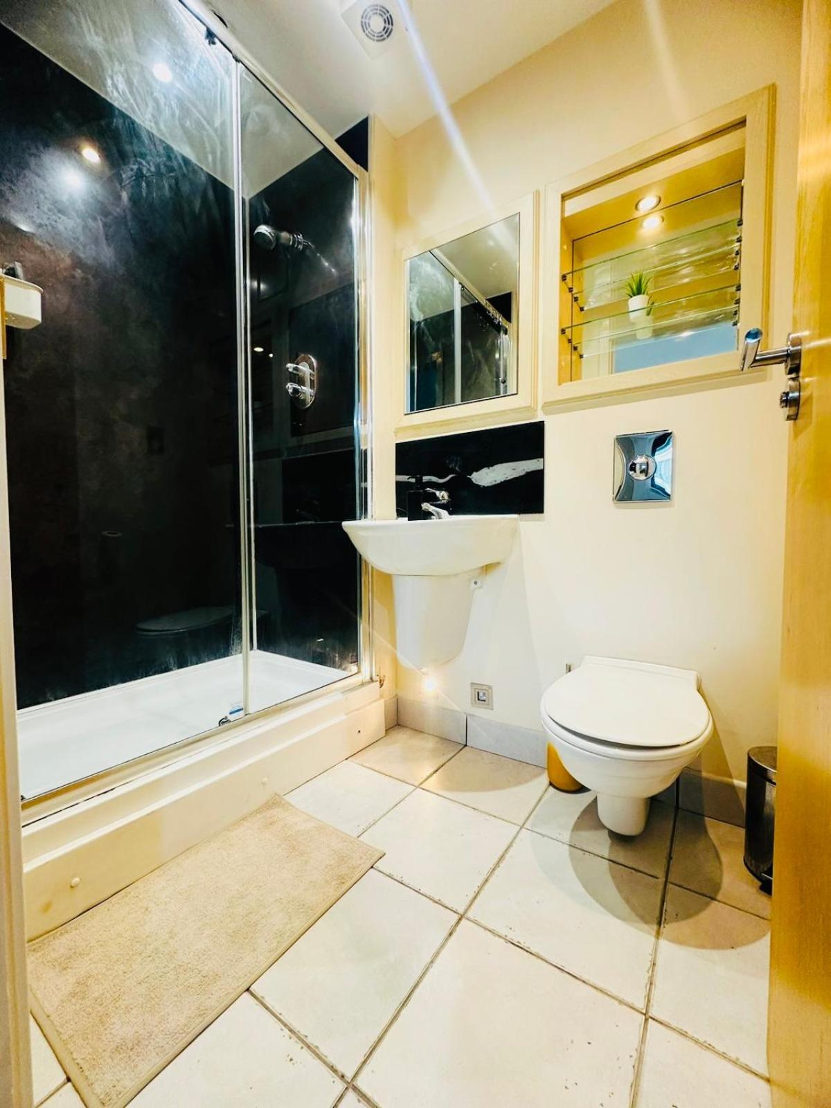 Modern 2Bed 2Bath Apartment Canary Wharf - Upto 5 Person London Exterior foto