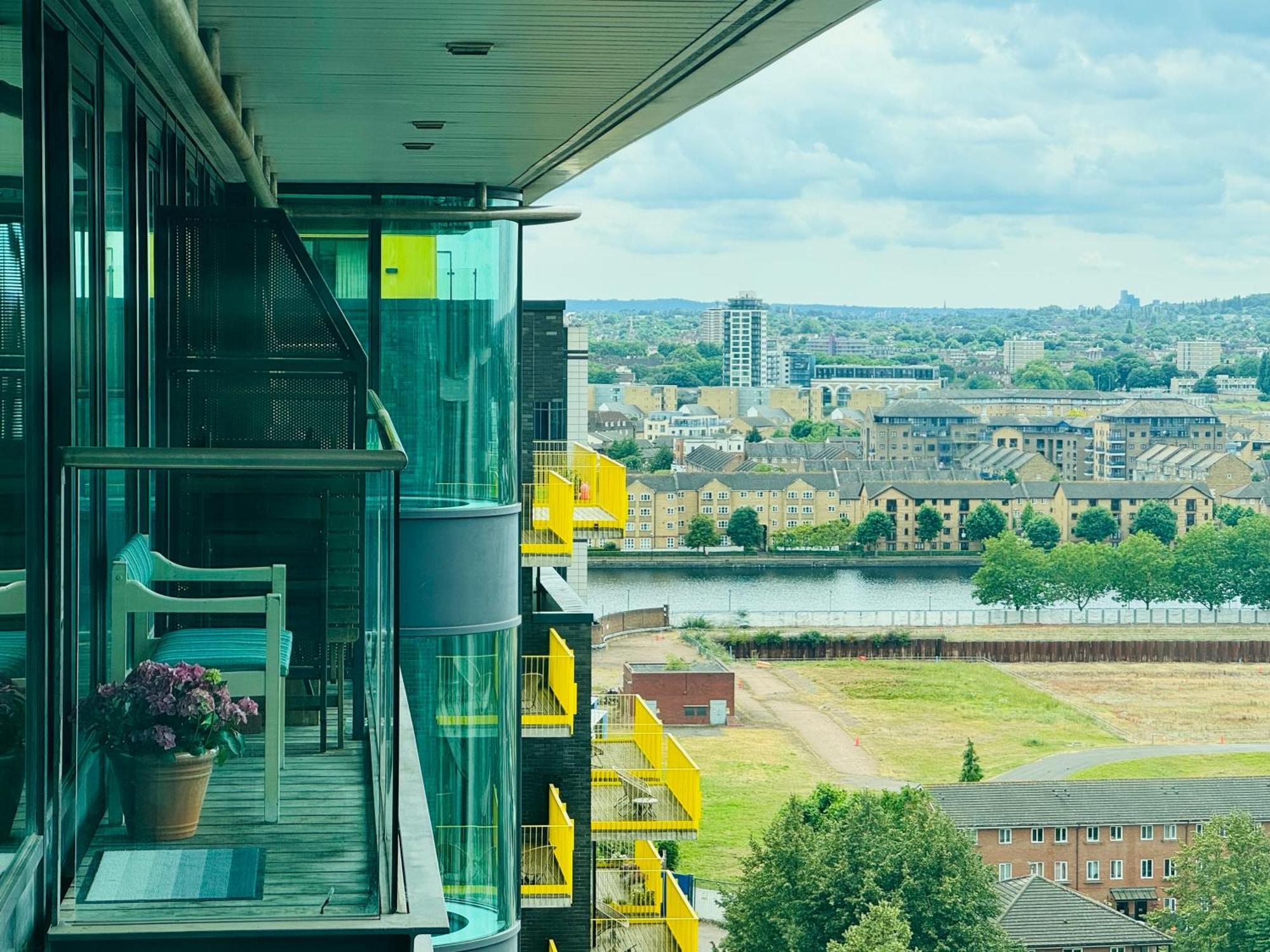 Modern 2Bed 2Bath Apartment Canary Wharf - Upto 5 Person London Exterior foto